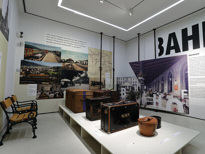 The bourgeoise on stage, exhibition view. Courtesy of History Museum