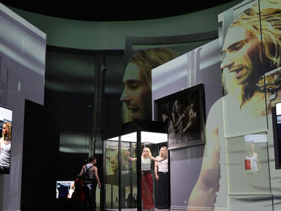 Baracke. Mit freundlicher genehmigung des Deutschen Theaters