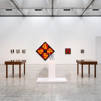 Robert Indiana, The source, 1959–1969, exhibition view. Courtesy of Kasmin Gallery