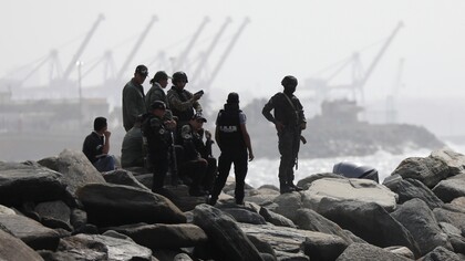 Miembros de las fuerzas especiales de Venezuela en la costa de Macuto