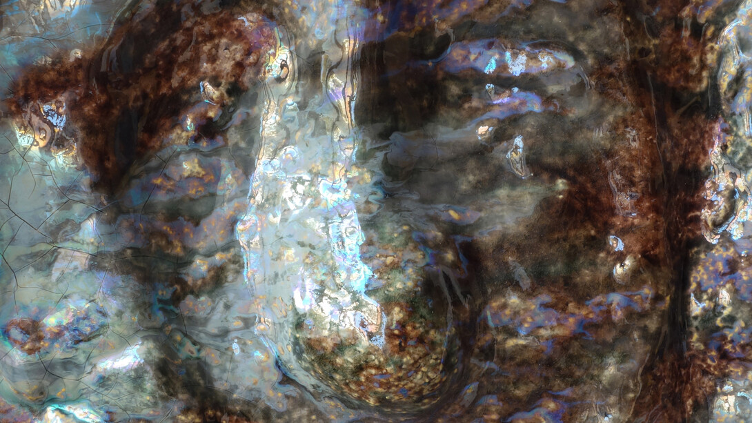 Markus Karstiess, Stoner (mood I), Detail, 2013, Lustre glazed ceramic, 44.5 x 25.5 x 5.5 cm © Markus Karstiess/ VG Bild-Kunst, Bonn 2007-2015. Courtesy the artist and Bruce Haines Mayfair
