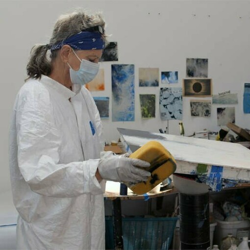 Suzan Woodruff in her Los Angeles studio.
Courtesy of the artist and Billis Williams Gallery