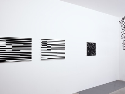 Esther Stocker, Secrets géométriques, vue de l'exposition. Avec l'aimable autorisation de la Galerie Alberta Pane