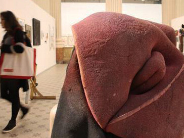 A nova onda conservadora na política cultural brasileira marca museus com disputas ideológicas sobre expressão artística, financiamento governamental e interpretação histórica, refletindo a radicalização da sociedade. Fotografía de Marcelo Liotti Junior para o perfil no Facebook do Santander Cultural