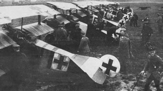 Schieramento di triplani Fokker tedeschi durante la Prima guerra mondiale