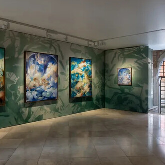 Flora Yukhnovich, Egg, vista della mostra. Cortesia di Victoria Miro