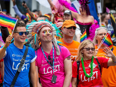 Escenas de la «marcha del orgullo» alrededor del mundo