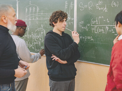 Lavoro del matematico. Per secoli, il lavoro del matematico è stato svolto per lo più nelle teste e nei discorsi dei grandi pensatori, su fogli di corrispondenza, quaderni, blocchi notes o lavagne nelle aule delle università e dei centri di ricerca