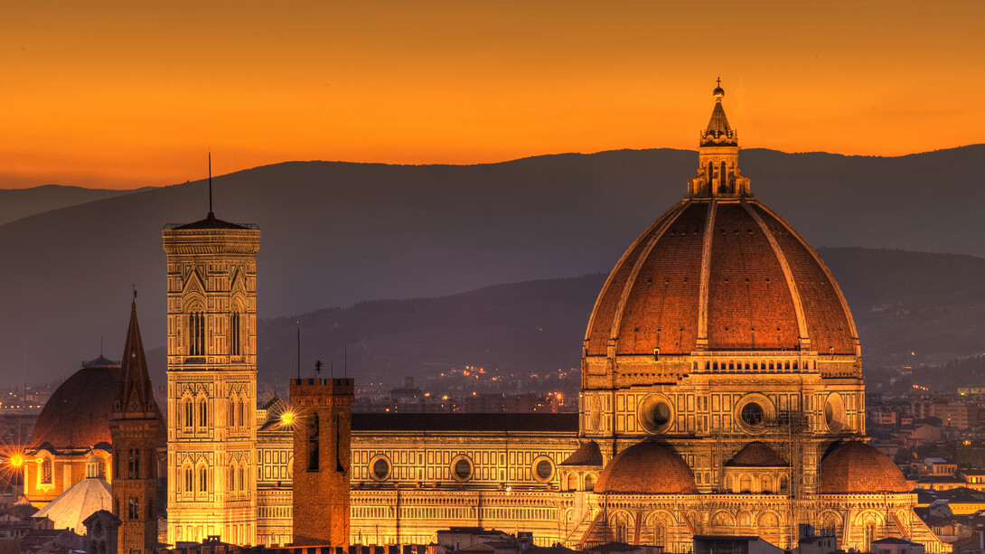 Florencia. La cúpula y el campanile del Duomo al atardecer