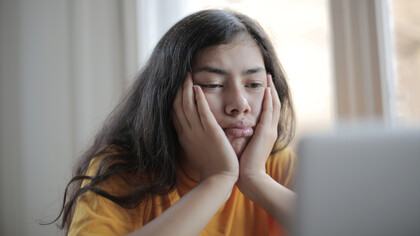 La procrastination. L’individu qui procrastine remet à demain, et puis au lendemain, et remet au surlendemain