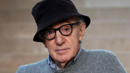 Woody Allen è un regista, attore, sceneggiatore, comico, scrittore e commediografo statunitense
