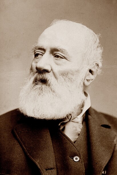 Antonio Meucci, inventore italiano emigrato negli Stati Uniti, realizzò un prototipo di telefono anni prima del brevetto di Bell