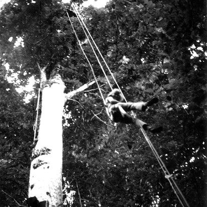 Almira subiendo a la plataforma. Foto: Carlos Bordón