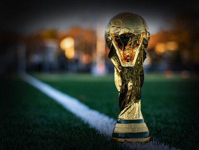 La Copa del Mundo es un trofeo de 6.142 kilogramos, cinco de ellos de oro, que se entrega a los ganadores de la Copa Mundial de Fútbol cada cuatro años