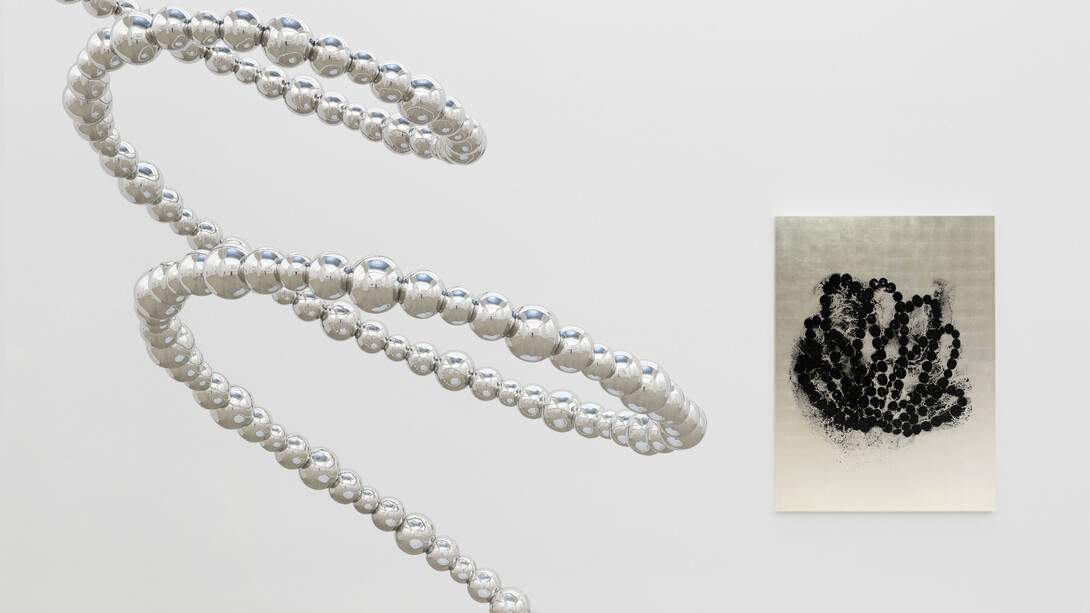 Jean-Michel Othoniel, View of the exhibition “Dark Matters” at Perrotin New York. Jean-Michel Othoniel / ADAGP, Paris 2018. Photo: Guillaume Ziccarelli