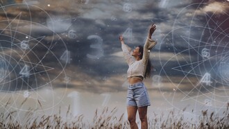 Donna tra emozioni e razionalità: "...so che calcolare, contare e numerare serve a poco, in quasi tutte le situazioni. Ci dovremmo basare solo sull’intensità delle cose, su quanto siamo stati bene con qualcuno, o quanto ci piace il nostro lavoro, o ancora, quanto ci siamo sentiti spensierati passando il pomeriggio con quella persona"