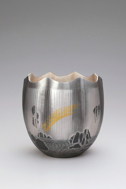 Gold and Silver Waves. Courtesy of Onishi Gallery