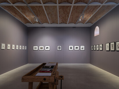Andy Warhol, Voyages avec Warhol, installation view © Stéphane Aboudaram. Courtesy of Hedges Projects