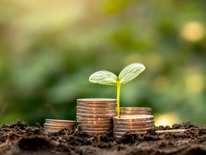 La economía circular promueve la optimización de recursos, la reducción en el consumo de materias primas y el aprovechamiento de los residuos