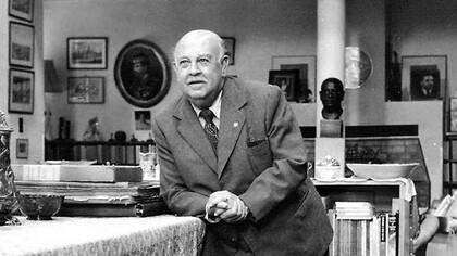 Alfonso Reyes en su residencia