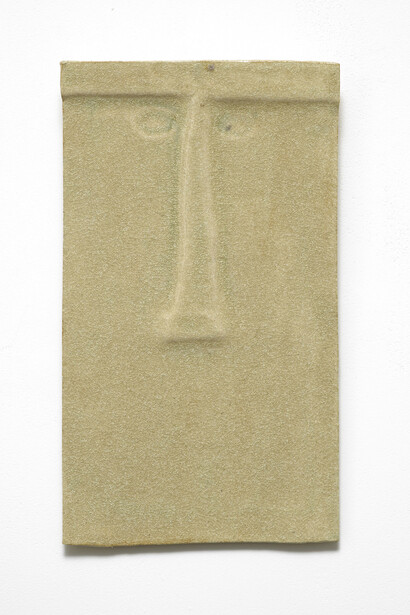Caroline Achaintre, El Luck, 2014; ceramic, 32 x 18 cm / 12.6 x 7.1 in
