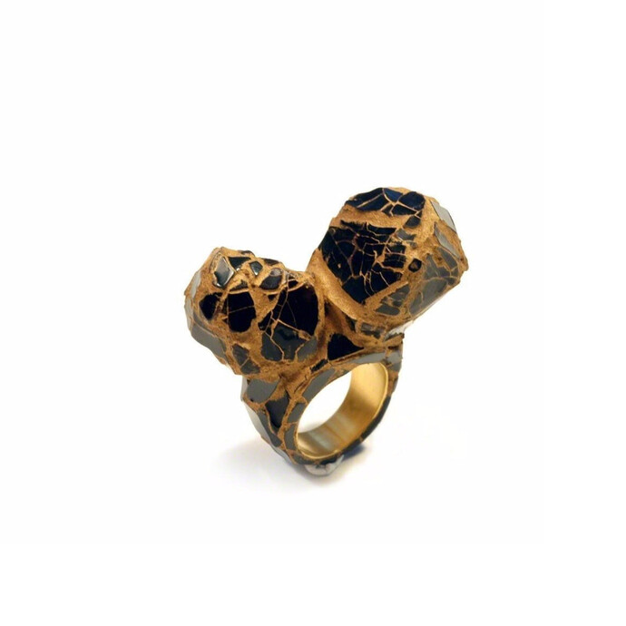 Dear Thing. Courtesy of Gallery S O