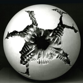Arnaldo Pomodoro, A Hundredth of a Second, Exhibition view. Courtesy of Fondazione Marconi