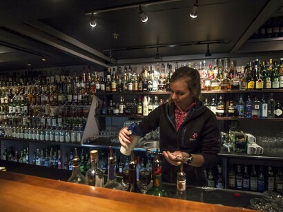 Karlsberger Pub Longyearbyen. Taste of Svalbard Tour