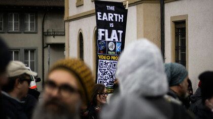 Descubra como lidar com a desinformação na era digital. Saiba como profissionais de conteúdo podem combater fake news e deep fakes, promovendo ética e transparência