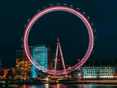 Cada olhar para a London Eye me lembra que Londres é uma cidade que acolhe, cura e transforma. A cada volta, sinto a promessa, o desafio de que há sempre algo novo a ser descoberto — na paisagem urbana, no mundo ao redor, e, sobretudo, dentro de mim