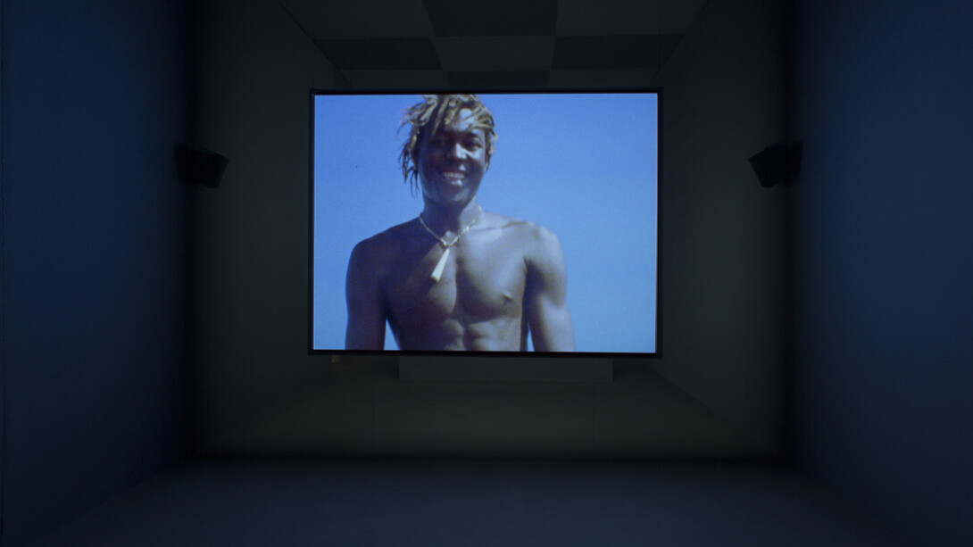 Vue d’installation, Steve McQueen, Ashes, 2014-15, 56. Esposizione Internazionale d’Arte - la Biennale di Venezia, 2015.
Crédit photo : Roberto Marosi
Installation view, Steve McQueen, Ashes , 2014-15, Installation at the 56. Esposizione Internazionale d’Arte - la Biennale di
Venezia, 2015. Photo credit: Roberto Marosi