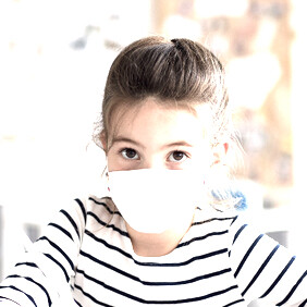 Com máscara na escola