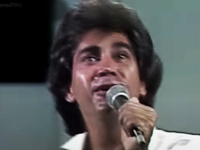 Hay que reconocer el talento del señor Puma. No cualquiera logra hacer de una canción bastante icónica un completo sinsentido que, en lugar de hablar de corazones y amores, habla de pavos reales y ofertas 2x1 de matrimonio con manicomio incluido. Jose Luis Rodriguez; 1980, Pavo Real, Festival De Viña, Chile, "Pavo Real"