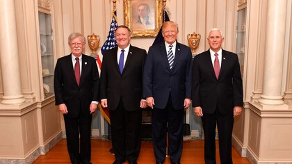 Os falcões na Casa Branca: John Bolton, Mike Pompeo, Donald Trump e Mike Pence