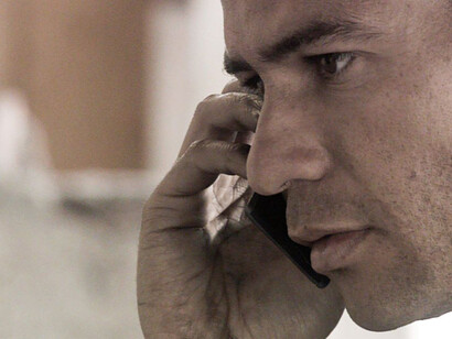 Arnold Vosloo in una scena del film