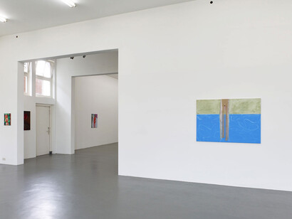 Rosalind Nashashibi, Fresh Fruits, 2018; Red Wine, 2017; Girl with a Green Watch, 2018, oil on canvas and Untitled, 2018, oil and nylon tights on canvas, courtesy of the artist, Witte de With Center for Contemporary Art, 2018, photo by Kristien Daem.
