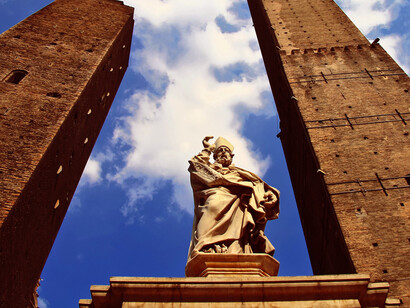 Statua di San Petronio a Bologna