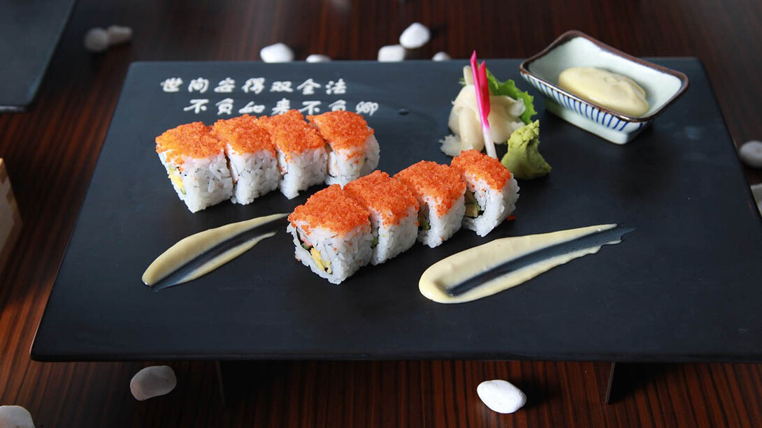 “Washoku” indica il cibo e la cultura dell’alimentazione giapponese, compresi anche tutti gli aspetti sociali e spirituali ad esso legati, tutte le regole legate all’etichetta, la convivialità e lo stile di vita; quello che noi intendiamo come galateo