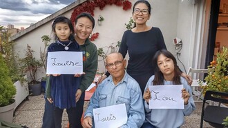 Louis avec l’artiste peintre Wei Liu et son agent Kim Chi Pho. "Il y a une certaine conception de la vie d’artiste, outre le fait que je ne suis pas content de mon hérédité et que je n’ai pas voulu la transmettre"