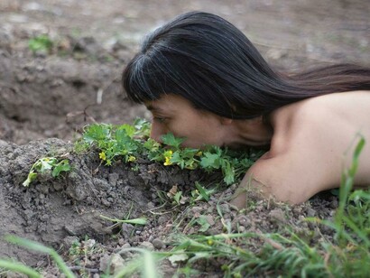 Regina José Galindo en una de sus «performances»
