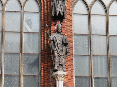 Oskars Mikāns, Restore monument of Bishop Albert, 2001. Courtesy of Museum of the History of Riga and Navigation