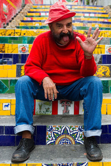 Jorge Selarón era um viajante do mundo, pintor e artista de cerâmica