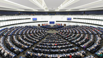 Cámara principal del Parlamento Europeo en Estrasburgo (Francia), representación de orden y cooperación internacional
