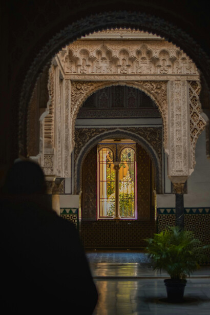 Luci e ombre nel tramonto sul Real Alcázar di Siviglia, Spagna