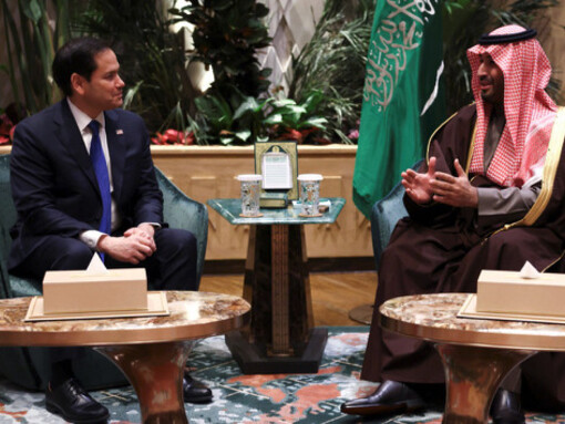 El círculo colonial-capitalista se ha arraigado tanto en nuestro modo de vida, por indigno que sea, y en nuestra subjetividad, por degradada que esté, que pensar o actuar fuera del círculo es pensar fuera de nosotros