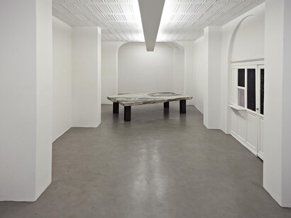 GAP, 2015 | Marmo bianco e pigmenti, cm 200x329x75,  courtesy Galleria Poggiali e Forconi.  