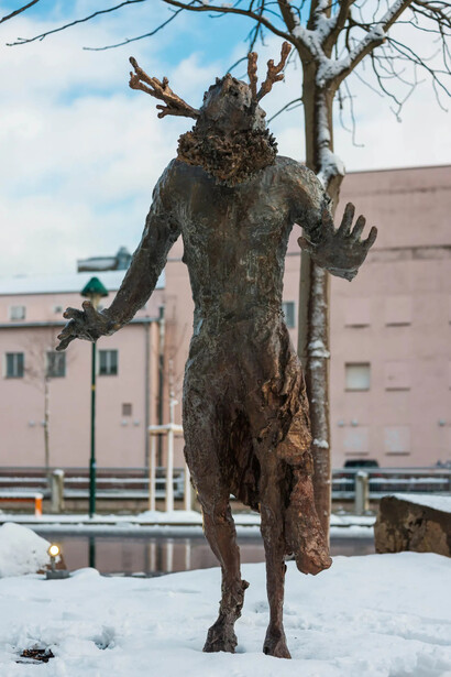 Various artists, Collateral sculptures exhibition view. Courtesy of Kunstsammlungen Chemnitz