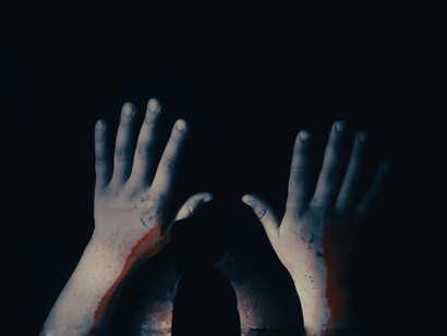 Lo gótico moderno se aleja del castillo europeo y se acerca a los barrios degradados, donde la decadencia no es solo arquitectónica sino también social