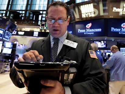 Broker de bolsa con su tablet