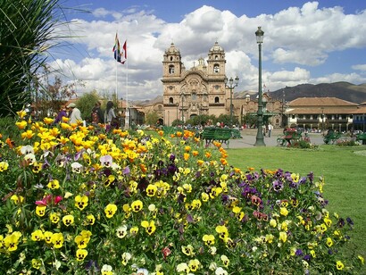 Declarada Patrimonio Cultural de la Humanidad, la Plaza de Armas es un punto de encuentro que refleja la rica historia de Cusco, Perú